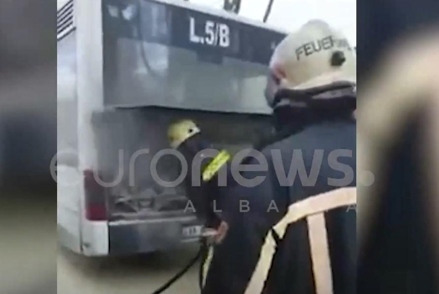 Merr flakë në lëvizje autobusi i linjës së Institutit (VIDEO)