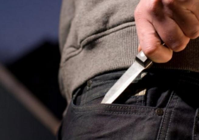Plagoset me thikë 18-vjeçari në Pogradec, arrestohet autori