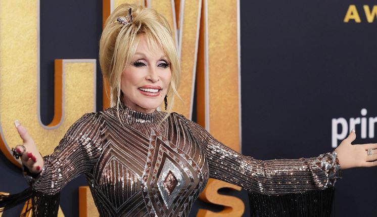 Dolly Parton shpall albumin e saj të ri, këtë herë vjen me ‘rock’