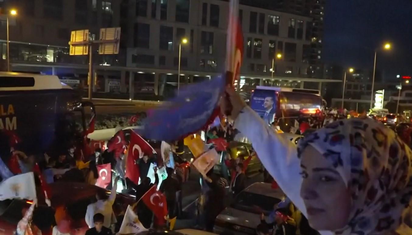 Turqia e përçarë, gëzim në kampin e Erdogan, dëshpërim në atë opozitar
