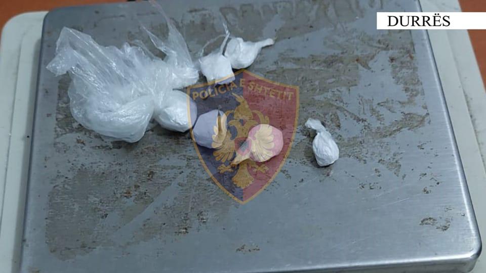 Shpërndante kokainë në lagjet e Durrësit, arrestohet në flagrancë 31-vjeçari