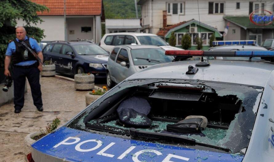 Sulmohet makina e policisë së Kosovës në Zveçan
