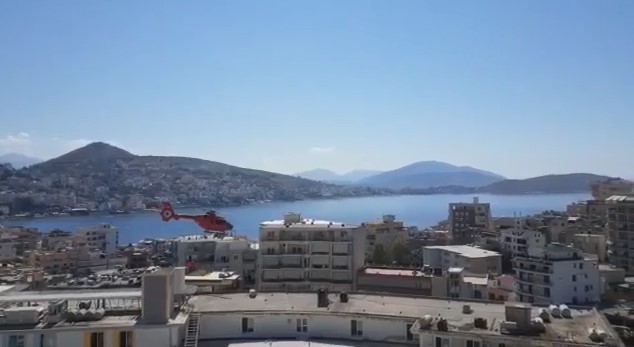 55-vjeçari bie nga ashensori në Sarandë, transportohet me helikopter drejt Tiranës