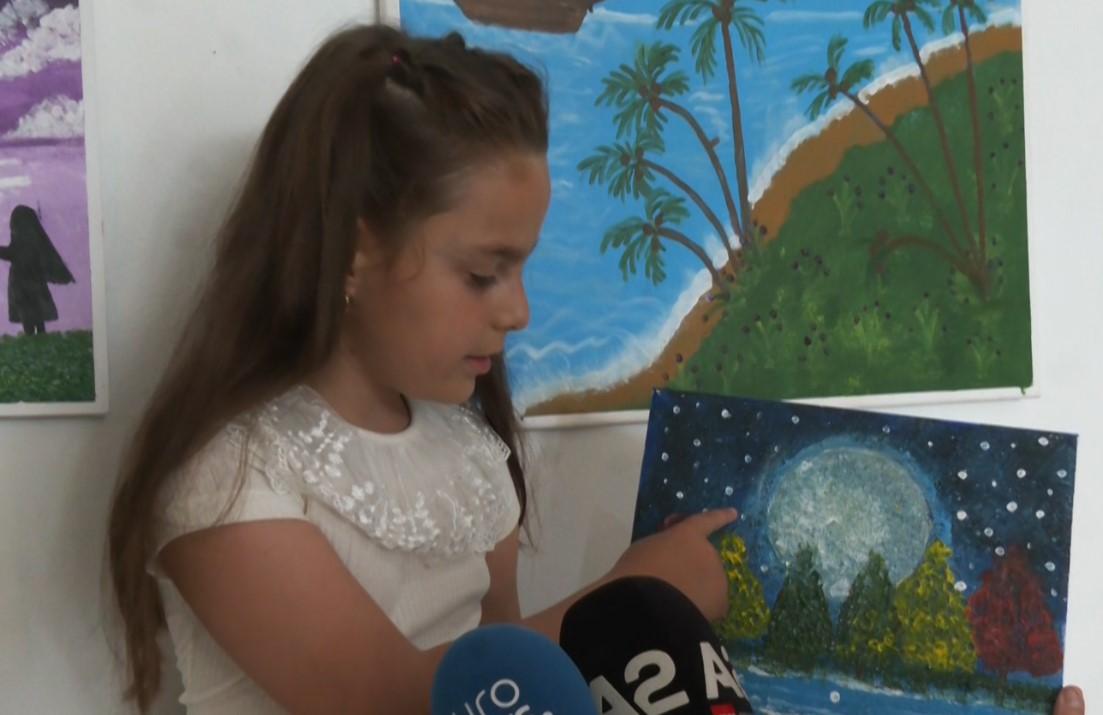 8-vjeçarja me aftësi ndryshe nga Kukësi çel ekspozitën e saj të parë