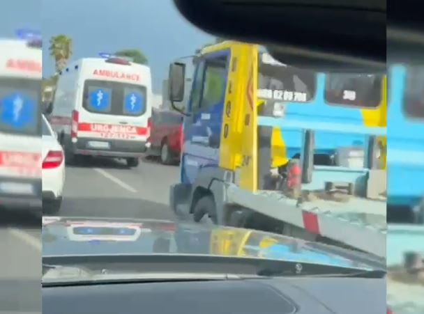 Ndiqte ambulancën t’i shpëtonte trafikut, e ‘pëson’ drejtuesi i mjetit në Tiranë