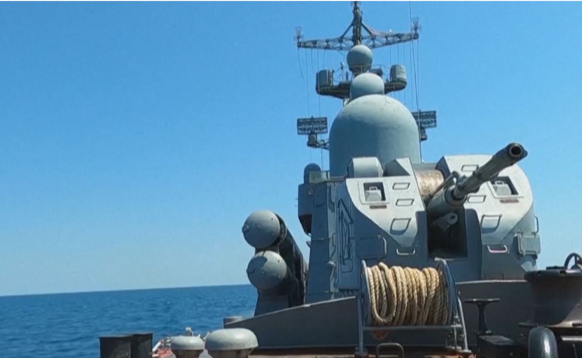 Rusia simulon asgjësimin e anijeve të huaja në zonat e kufizuara