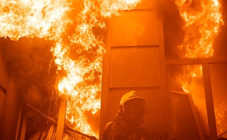 Rusia sulmon Odesën, shkatërron qindra tonë rezerva ushqimore