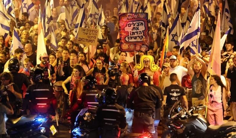 Izraelitët rikthehen në rrugë për të protestuar kundër reformave në gjyqësor