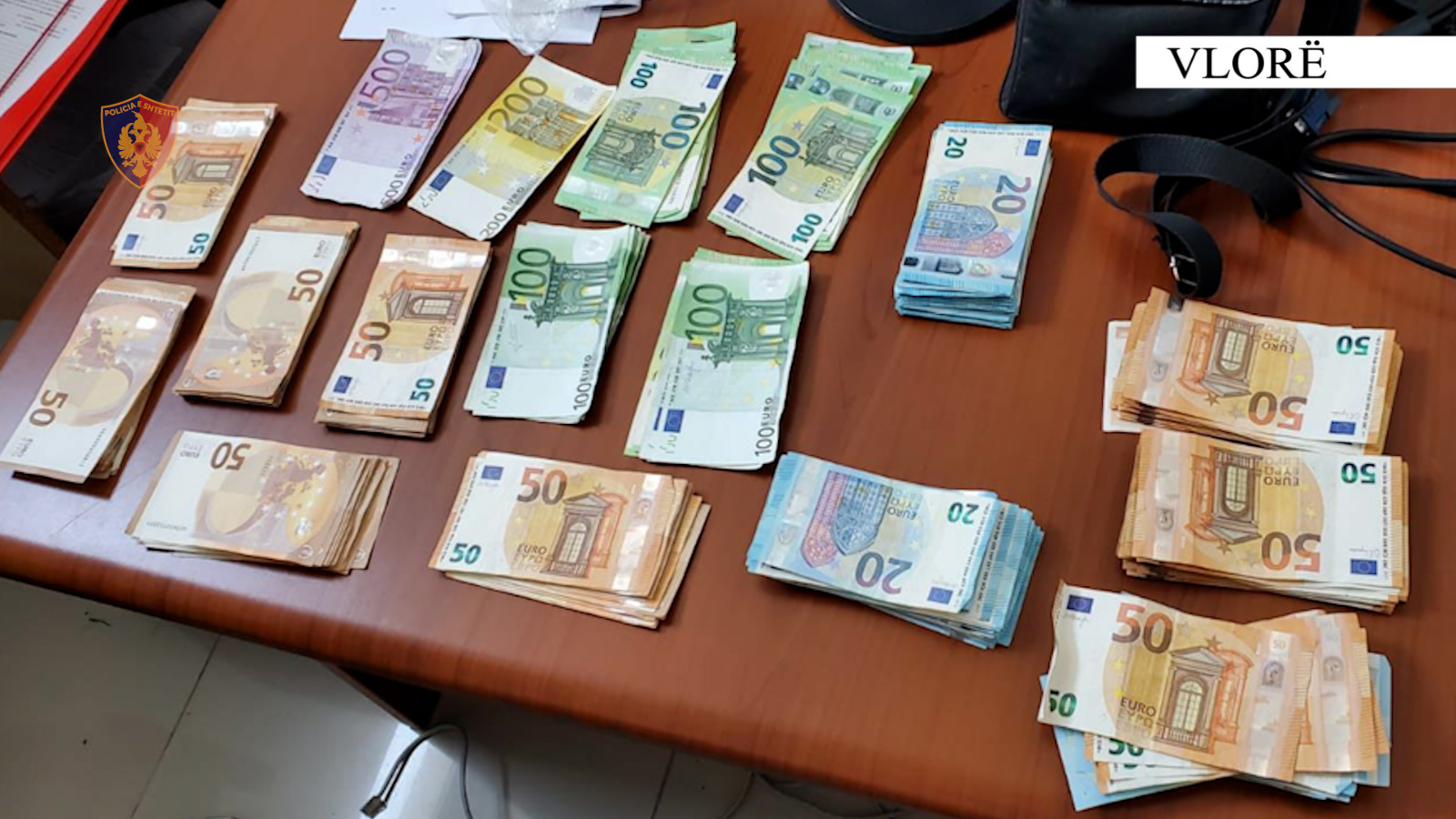 Fshehu 16 mijë euro në makinë, nën hetim 37-vjeçari