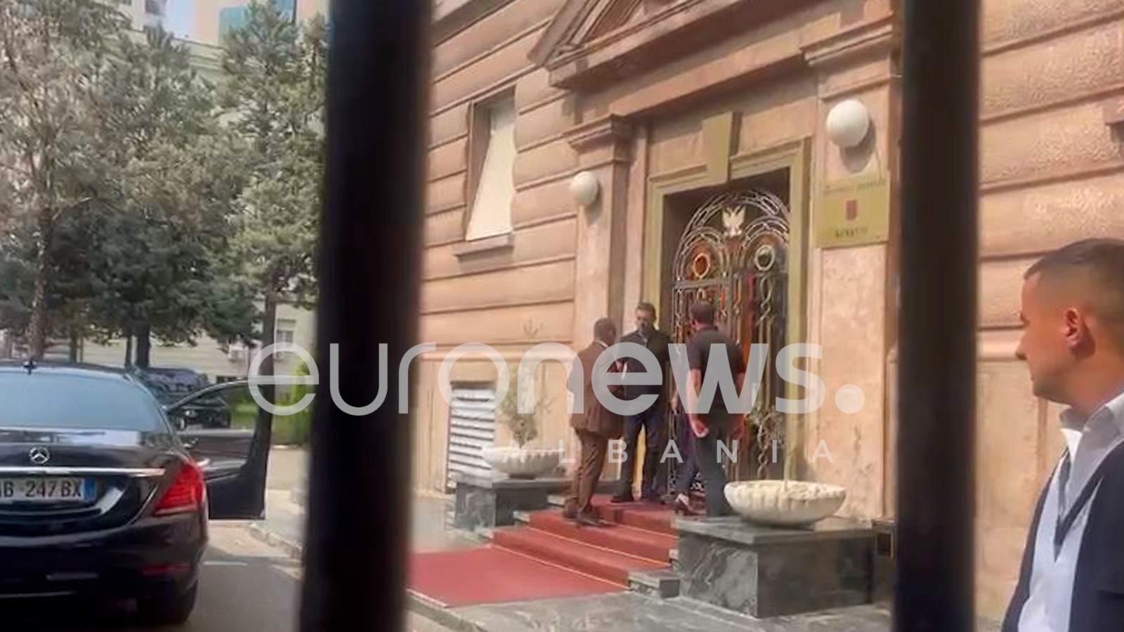 Nis mbledhja e Këshillit të Mandateve, Dumani e Millonai në Kuvend. Mungon Ahmetaj