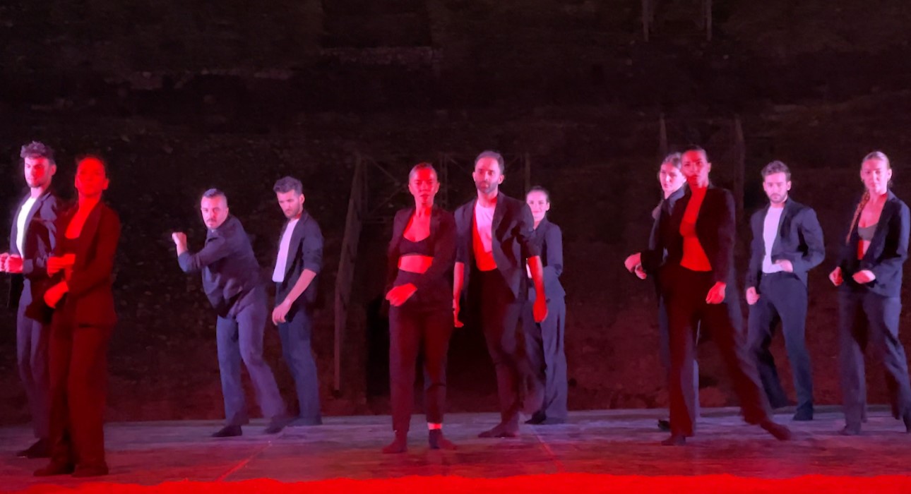 “TKOB” del nga teatri, trupa e baletit performon në amfiteatrin antik të Durrësit