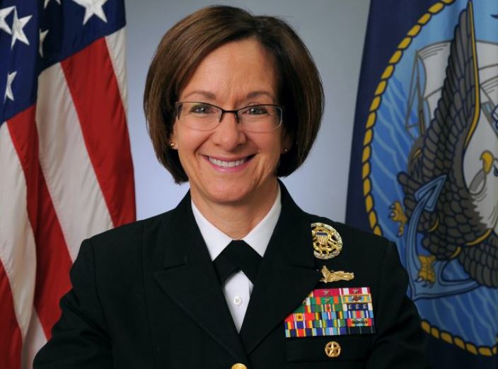 Një grua në krye të marinës amerikane