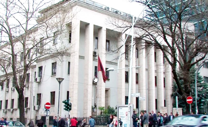 Zjarr në tarracën e katit të 4 të Gjykatës së Lartë, detajet e para