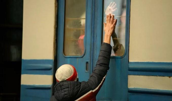 Para 18 muajve dhanë lamtumirën mes lotëve, bashkohet familja e ndarë nga lufta
