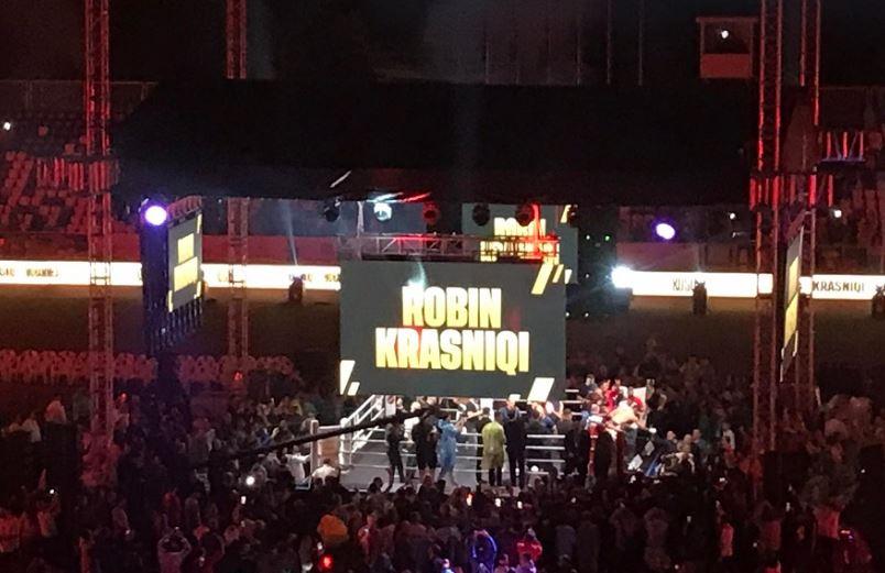 Robin Krasniqi shpallet kampion, mposht boksierin francez në Prishtinë