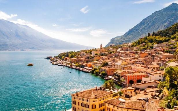 U përpoq të shpëtonte vëllain e vogël, mbytet në liqen 20-vjeçarja në Itali