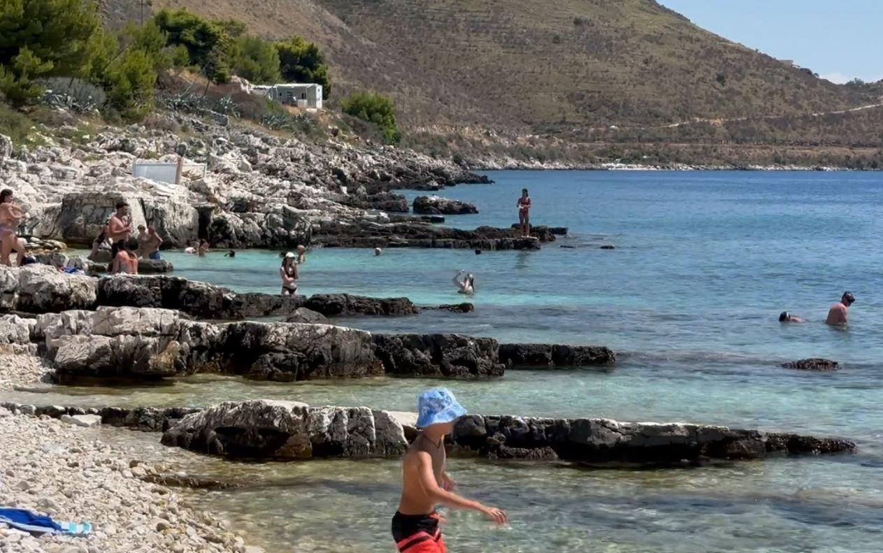 Ndër 40 plazhet më të mira në Evropë, Porto Palermo thith turistë nga mbarë bota