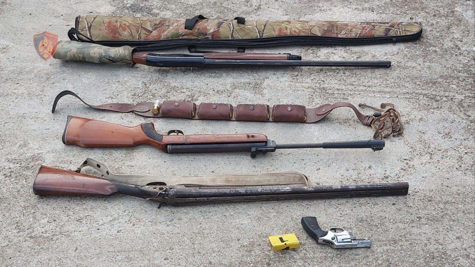 Dhunonte gruan dhe mbante armë pa leje, arrestohet 25-vjeçari në Tiranë