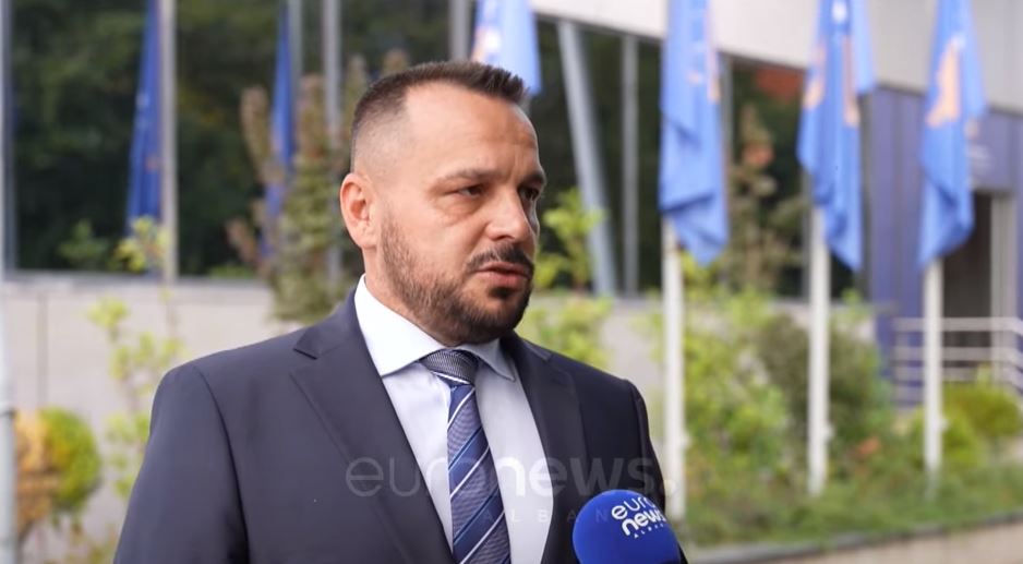  Trupa në kufi  mesazh i Vuçiç   flet për Euronews ministri i Mbrojtjes në Kosovë