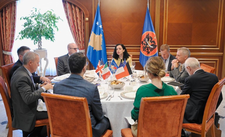 Osmani pas takimit me ambasadorët e QUINT-it: Serbisë duhet t’i kërkohet llogari