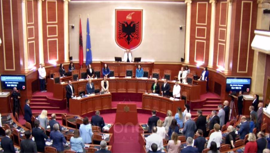 Mazhoranca tërhiqet nga përjashtimi i deputetëve të opozitës