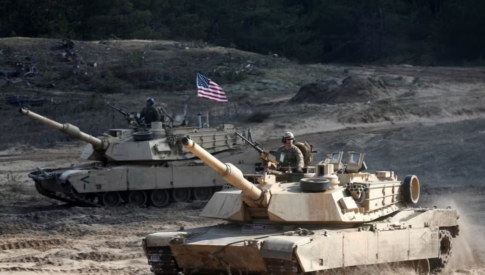 Tanket e para amerikane Abrams arrijnë në Ukrainë