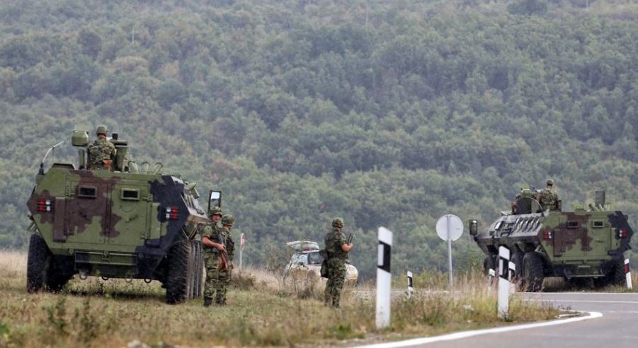 Lëvizjet e ushtrisë serbe drejt vijës kufitare me Kosovën  reagon qeveria Kurti