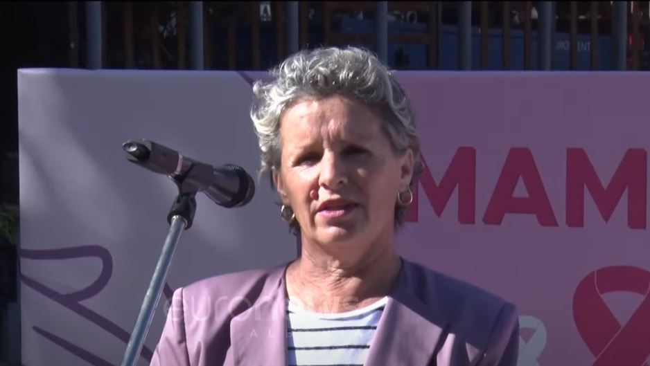 Tetori rozë/ Mesazh i gruas me kancer gjiri: Mos e lini sëmundjen t’ju mbizotërojë
