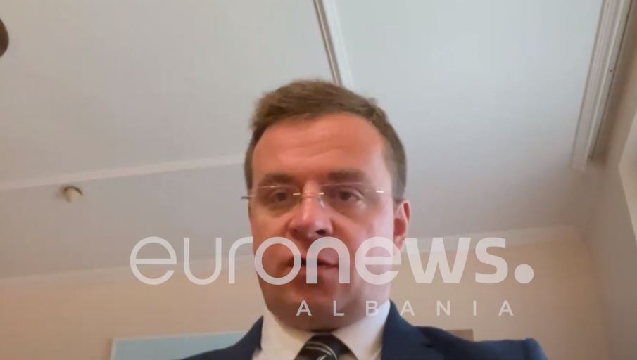 Avokati serb që po sfidon Vuçiç e Radoiçiç: Hetim për terrorizëm, njësoj si nazistët