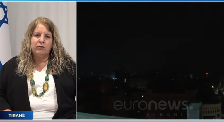 Ambasadorja tregon gjendjen kritike në Izrael: 2200 të plagosur dhe 130 të rrëmbyer