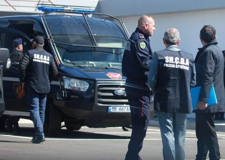 I shpallur në kërkim ndërkombëtar nga Zvicra, arrestohet në Morinë 56-vjeçari