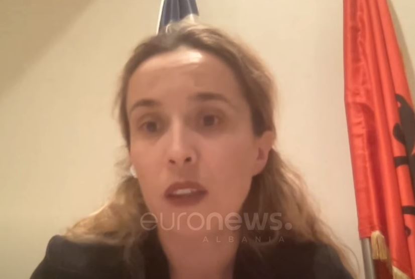 “Jam në një dhome sigurie!” ambasadorja Kumbe: Kur dëgjoj alarmin, futem brenda