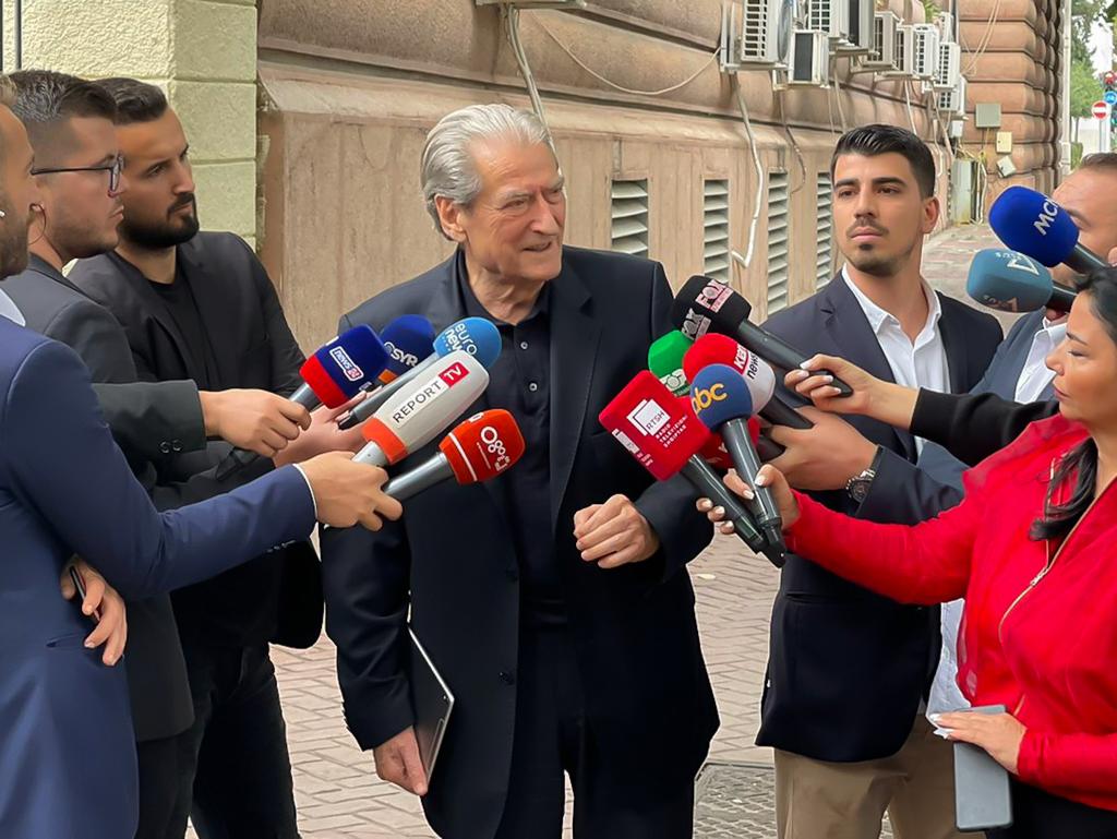 “Do i përgjigjemi dhëmb për dhëmb”, Berisha-deputetëve socialistë: Mos provokoni