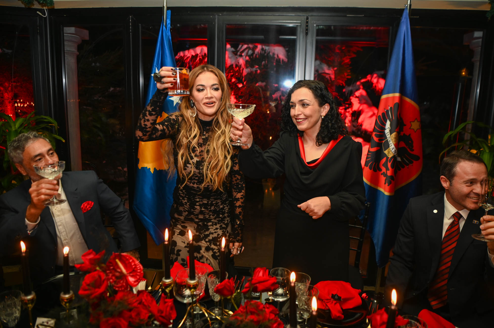 Osmani “shfaqet” krah Rita Orës: Suksesi i këngëtares ktheu sytë e botës nga Kosova