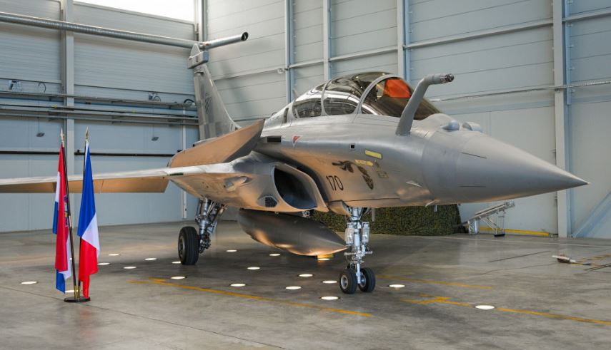 Kroacia merr avionin e tretë ushtarak Rafale nga Franca