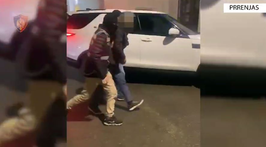 Shiste doza kanabisi në Përrenjas, arrestohet 62-vjeçari