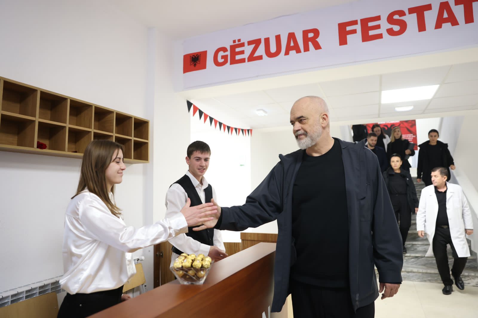 Rama viziton shkollën në Peshkopi: Arsimi profesional, jo vetëm për nxënësit e dobët