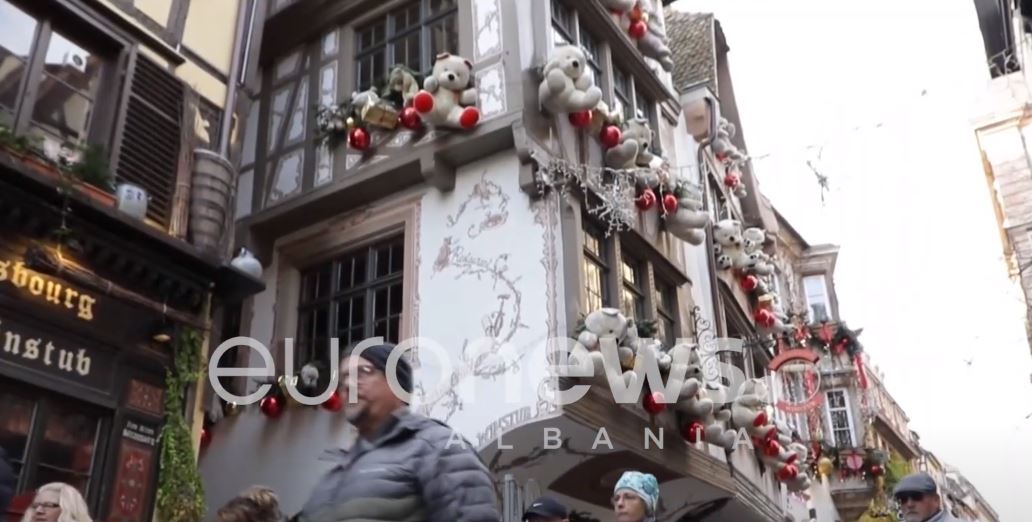 Hapet tregu i Krishtlindjes në Strasburg, më i madhi i këtij lloji në Europë