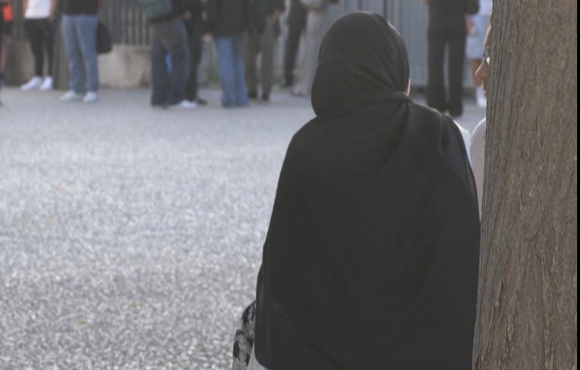 Feja në vendin e punës, gjykata e BE-së: E drejtë e kujtdo të ndalojë veshjet fetare