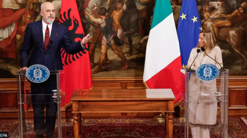 Marrëveshja për emigrantët me Shqipërinë, BE i kërkon “llogari” Italisë