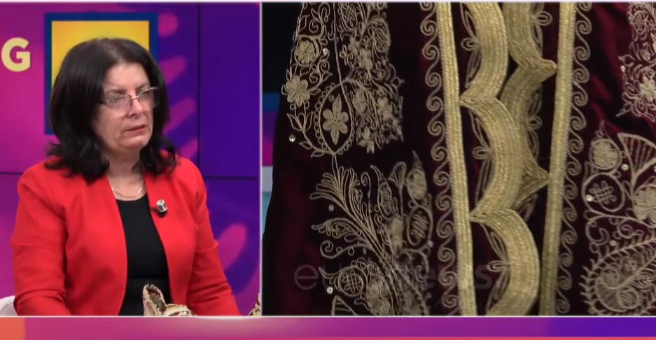 Artizania Sulaj: 1500 Euro kushton veshja tradicionale me pelerinën e Vlorës