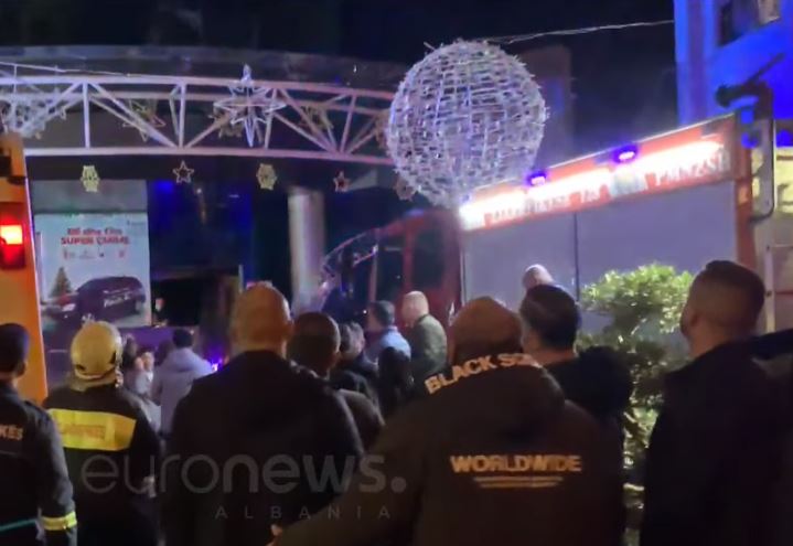 Zjarri në Lushnjë/ Ministri Balla dhe kryepolici Rrumbullaku shkojnë në vendngjarje