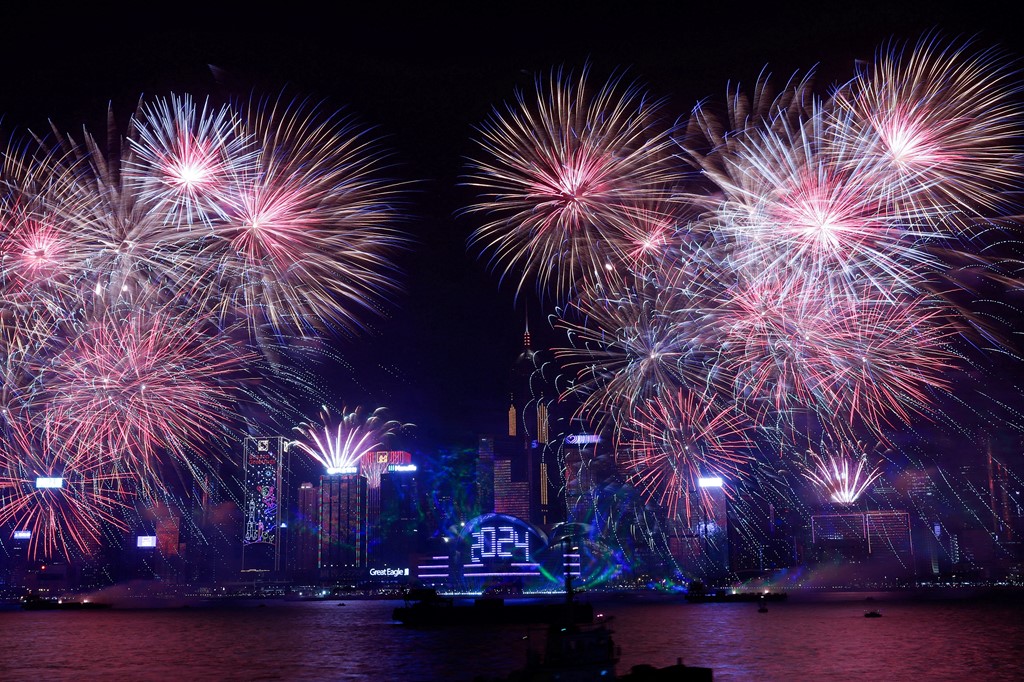 Viti i Ri mbërrin në Hong Kong, 12 minuta spektakël me fishekzjarre