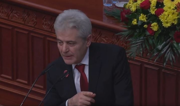 Ali Ahmeti: Maqedonasit s’duhet të kenë frikë nga barazia e popujve