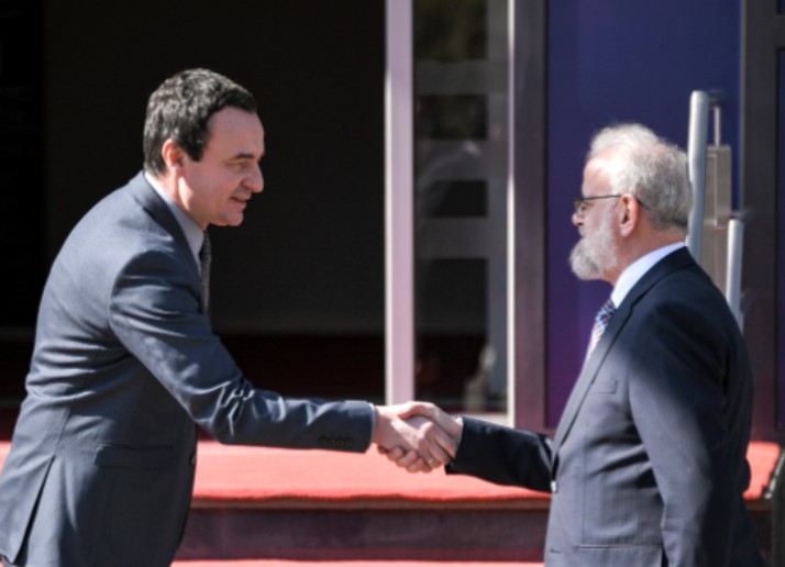 Kurti uron kryeministrin Xhaferi: Maqedoni e Veriut euroatlantike, është ajo që duam
