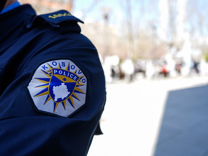 Mori pjesë në protestat e dhunshme, ndalohet në veri të Kosovës serbi