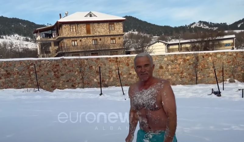 “Trupin e kam zjarr”, 60-vjeçari: Lahem në temperatura -25 gradë, ia kaloj Putinit