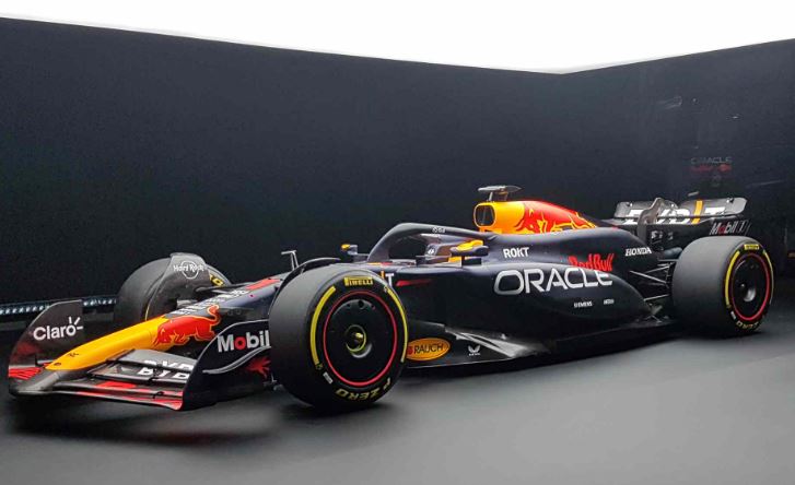Red Bull nis mbrojtjen e titullit. Austriakët e F1 prezantuan makinën e re