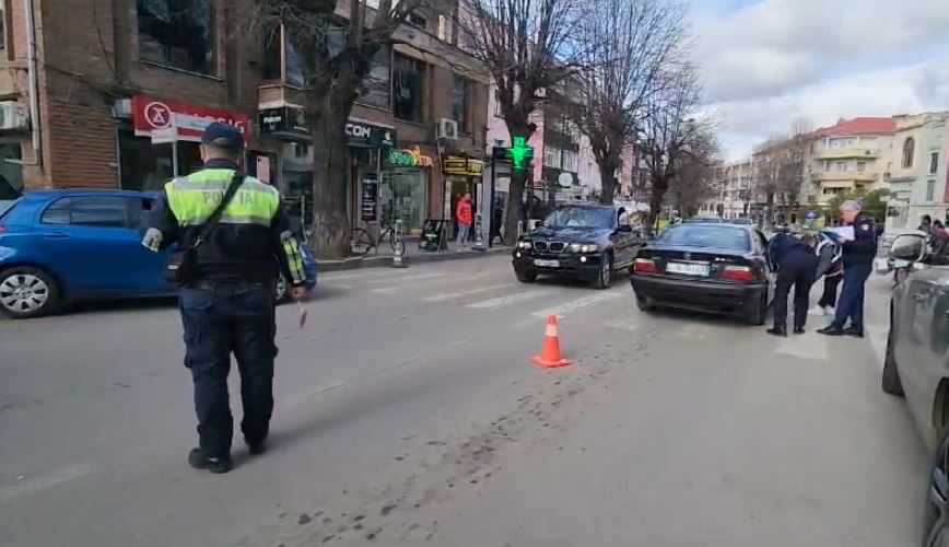Aksident me një të plagosur në bulevardin e qytetit të Korçës