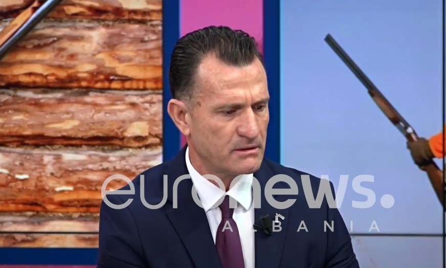 Avokati Cakrani: Edhe arma merret me miqësi si patenta, kanë edhe të rrezikshmit